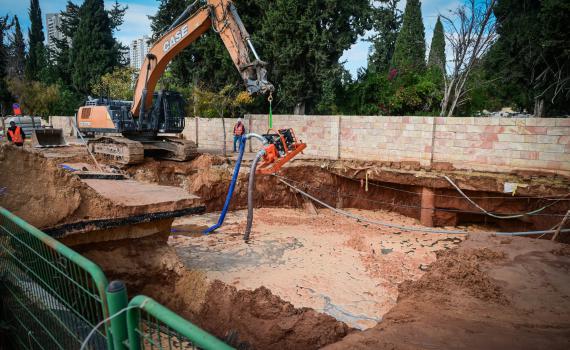 פיצוץ צינור המים בתל אביב | רחובות שלמים נחסמו