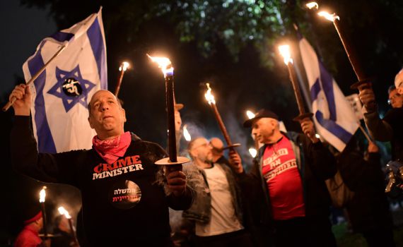 מאז ימי אוסלו לא יצאתי להפגין, ואז הגיע יריב לוין