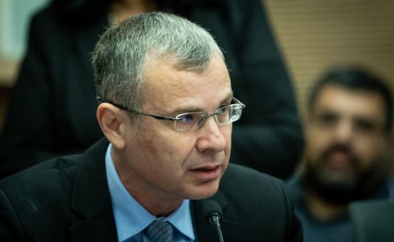 מפגינים מול ביתו של השר יריב לוין: "נרדוף אותך"