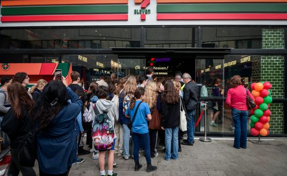 למה ישראלים נעמדו בתור לפיצוציה? | תמונות השבוע