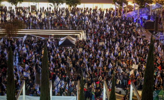 עשרות אלפים בהפגנות נגד הממשלה בתל אביב