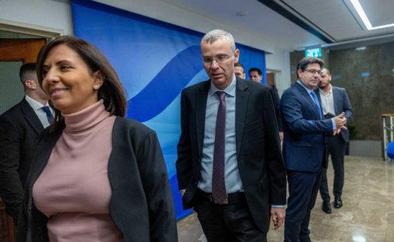 המשבר ייפתר? לוין נפגש עם פרקליט המדינה