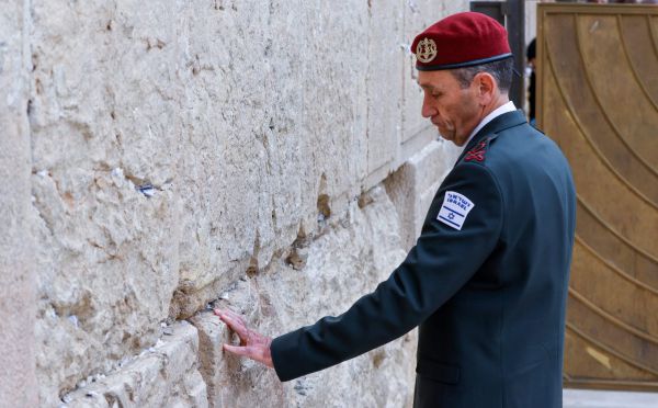 הפתק שהרמטכ"ל הנכנס הרצי הלוי השאיר בכותל