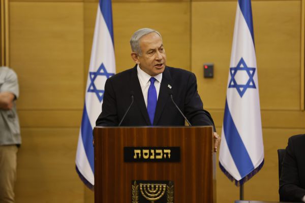 "היועמ"שית אישרה לנתניהו לקבל מתנות מחברים"