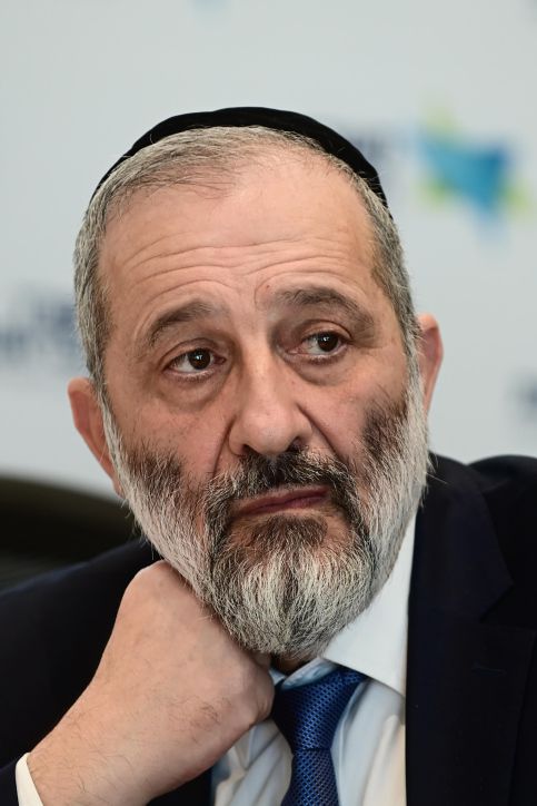 בקואליציה שוקלים: התפקיד הבא של אריה דרעי