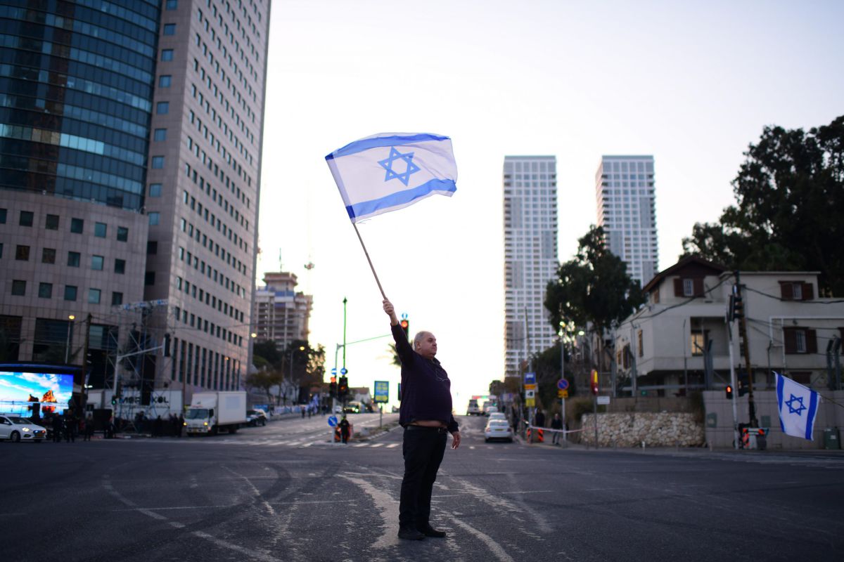 שופט בדימוס: ההפגנה נגד הרפורמה אינה פוליטית