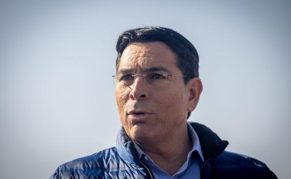 "לפעמים אני חושב שהוא הדובר של החמאס"