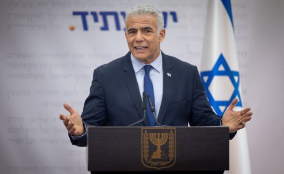 לפיד טוען: לא הצעתי פשרה עם הממשלה