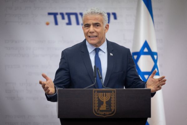 לפיד טוען: לא הצעתי פשרה עם הממשלה