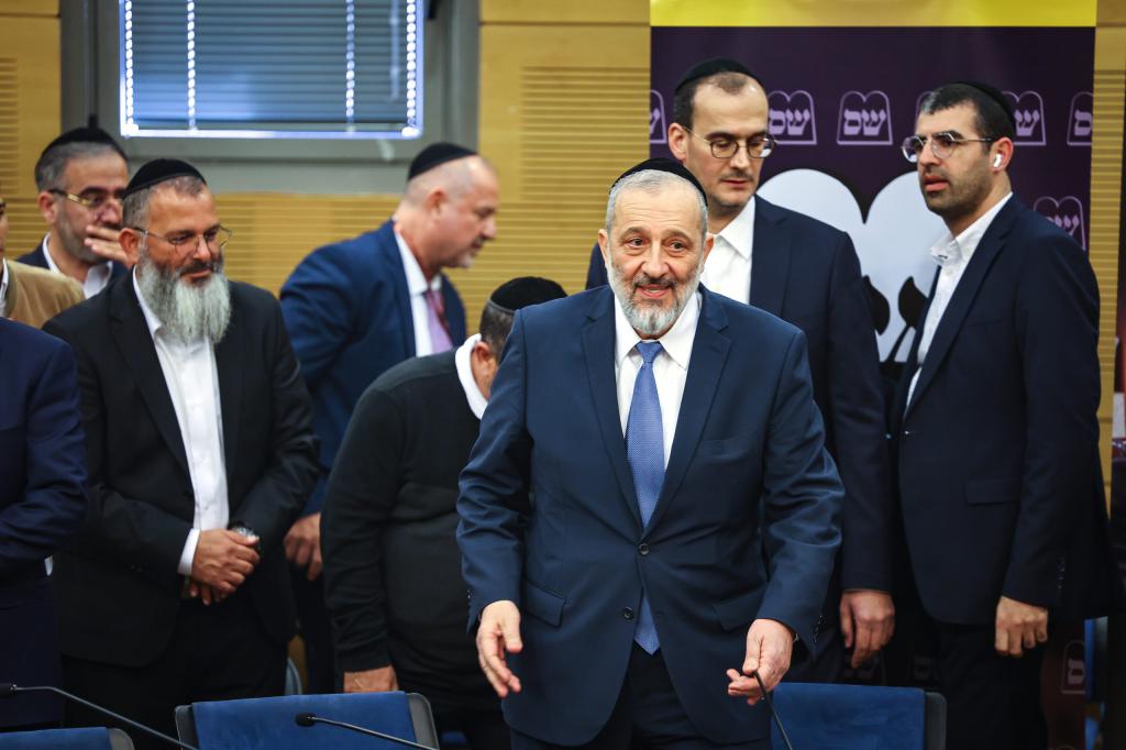 למרות שפוטר: דרעי יצטרף כמשקיף לישיבת הקבינט