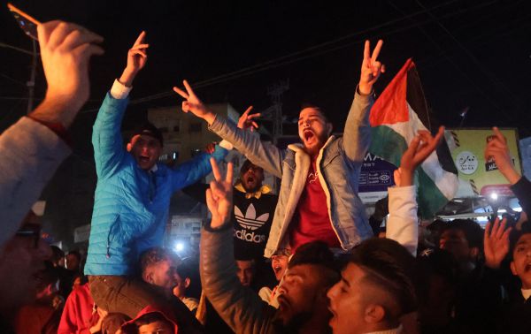 אחרי הטבח: בעזה חגגו את רצח המתפללים בירושלים