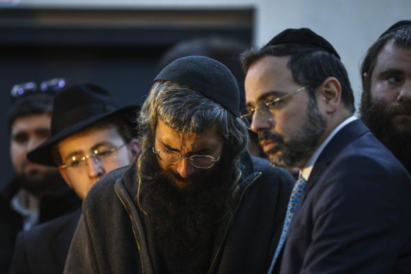 "איך הלכתם לנו?": המונים ליוו למנוחות את הנרצחים