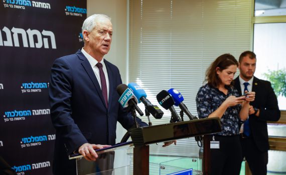 גנץ מאיים: אם הרפורמה תמשיך, המוני ישראל ישבתו