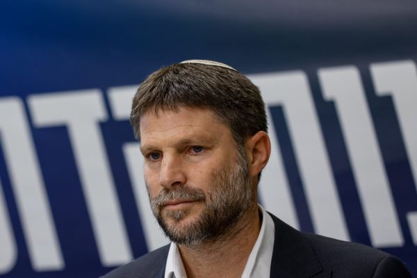 סמוטריץ' בתגובה חריפה: אין לך אומץ לגלות מנהיגות