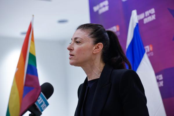 "איך אתה מעז": מיכאלי מתעצבנת על שאלת סרוגים