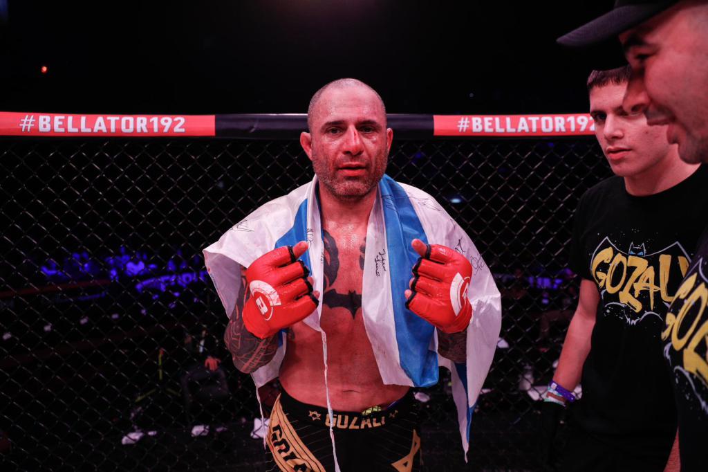 לקראת הקרב: לוחם הMMA הבכיר תובע חצי מיליון ש"ח