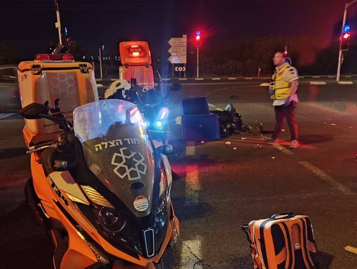 שליח פיצה שרכב על קטנוע נפצע בינוני בכביש 40