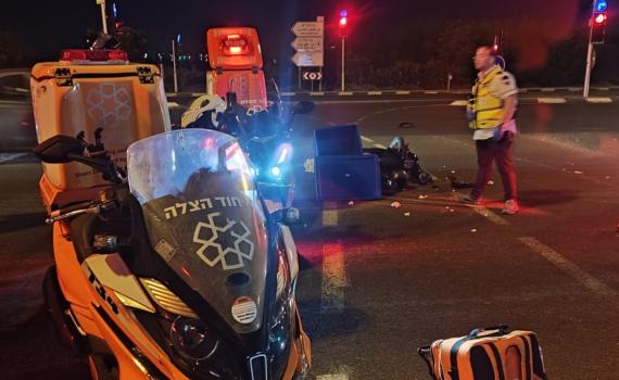 שליח פיצה שרכב על קטנוע נפצע בינוני בכביש 40