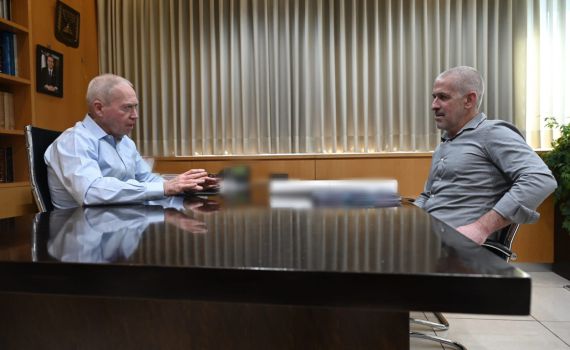 שר הביטחון גלנט נפגש לראשונה עם ראש השב"כ