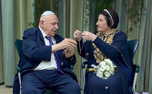 משה ולונה נישאו בגיל 88: "רציתי גבר שישמור עליי"