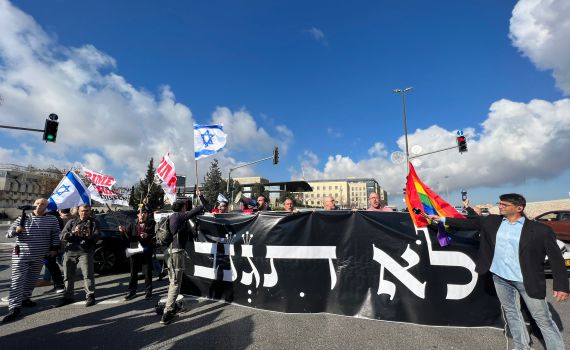 מפגינים נגד דרעי חסמו את הכביש: פקקים בירושלים