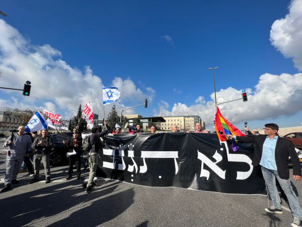 מפגינים נגד דרעי חסמו את הכביש: פקקים בירושלים