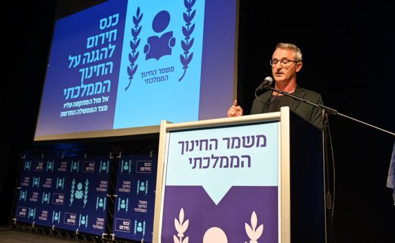 הסופר הבכיר נגד ממשלת נתניהו: "אנחנו הרוב"