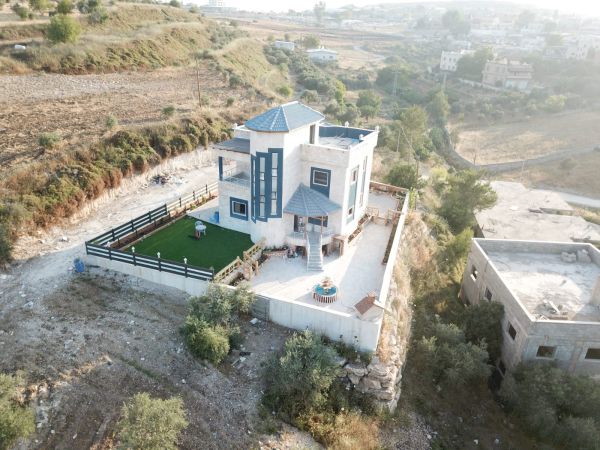 "להרוס וילה פלסטינית שמונעת סלילת כביש"