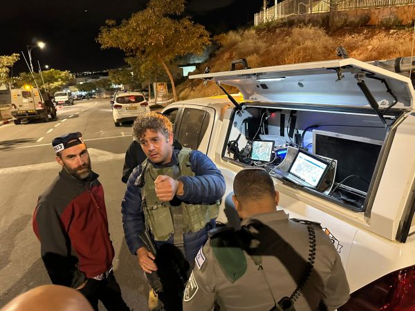 חיפושים אחר מחבל שפרץ לבתים בנופי פרת