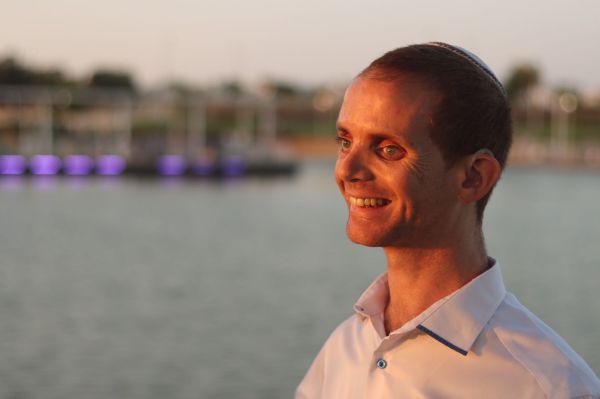 "כיבדתי אותה פעמיים": הפתרון של הנערה החרדית לעיוור