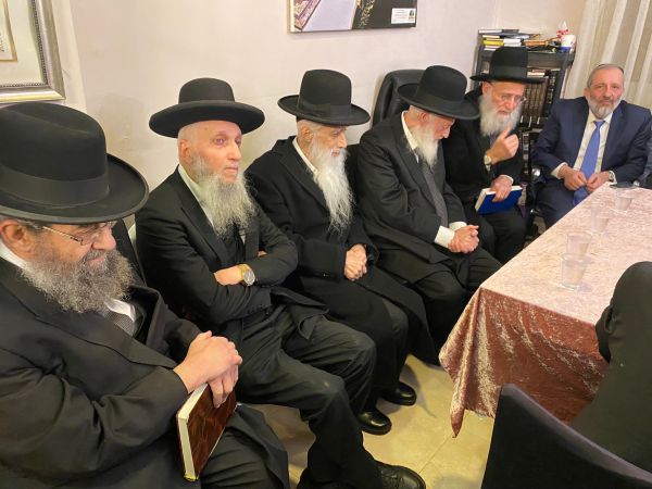 הרב מחפוד לדרעי: "כולנו איתך, אל תיפול ברוחך"