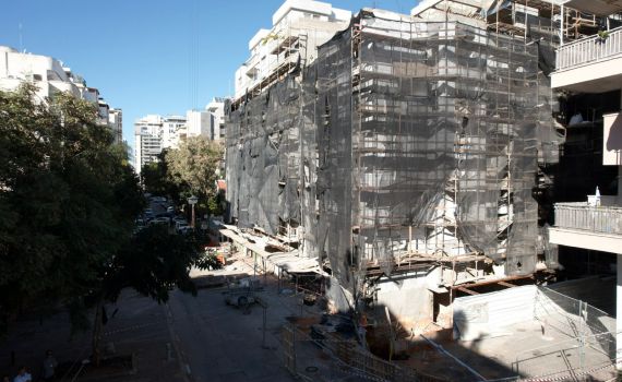 בולען נפער בהוד השרון, 3 בניינים סמוכים פונו