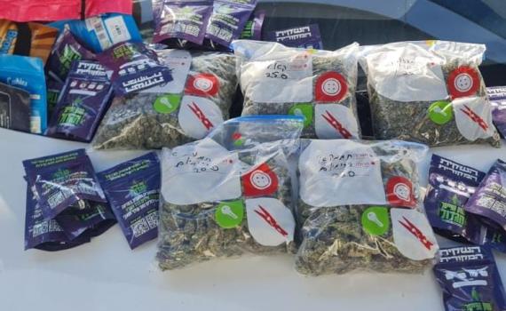 במהלך בדיקה שגרתית: קילו וחצי סמים נתפסו ברכב