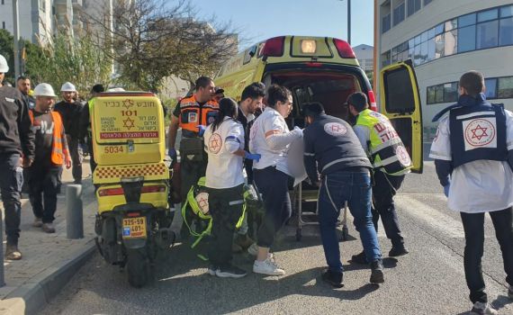 אירוע ירי בתל אביב: בן 27 פונה במצב קשה ולא יציב