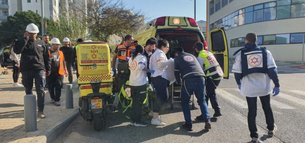 אירוע ירי בתל אביב: בן 27 פונה במצב קשה ולא יציב