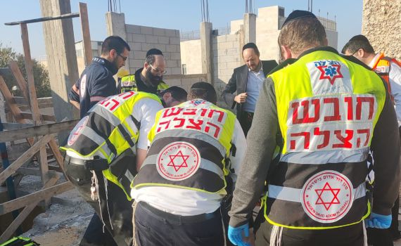 פועל נהרג מפגיעת חפץ כבד באתר בנייה בבני ברק