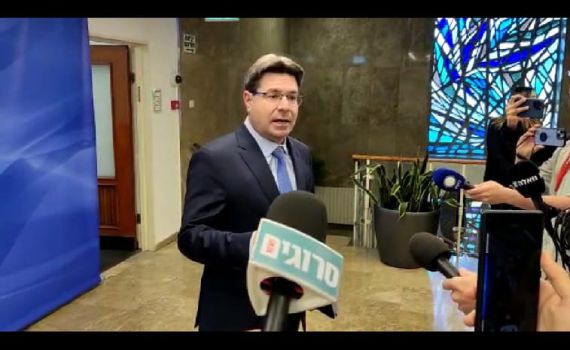 אקוניס: מדובר בפראי אדם, צריך לגרש את המשפחה