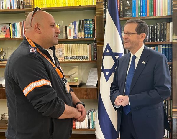 "דוגמא ומופת": הפרמדיק הערבי אצל הנשיא