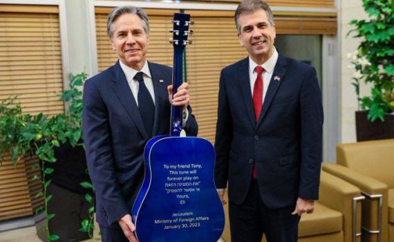 "אי אפשר להפסיק": המתנה של שר החוץ לאנתוני בלינקן