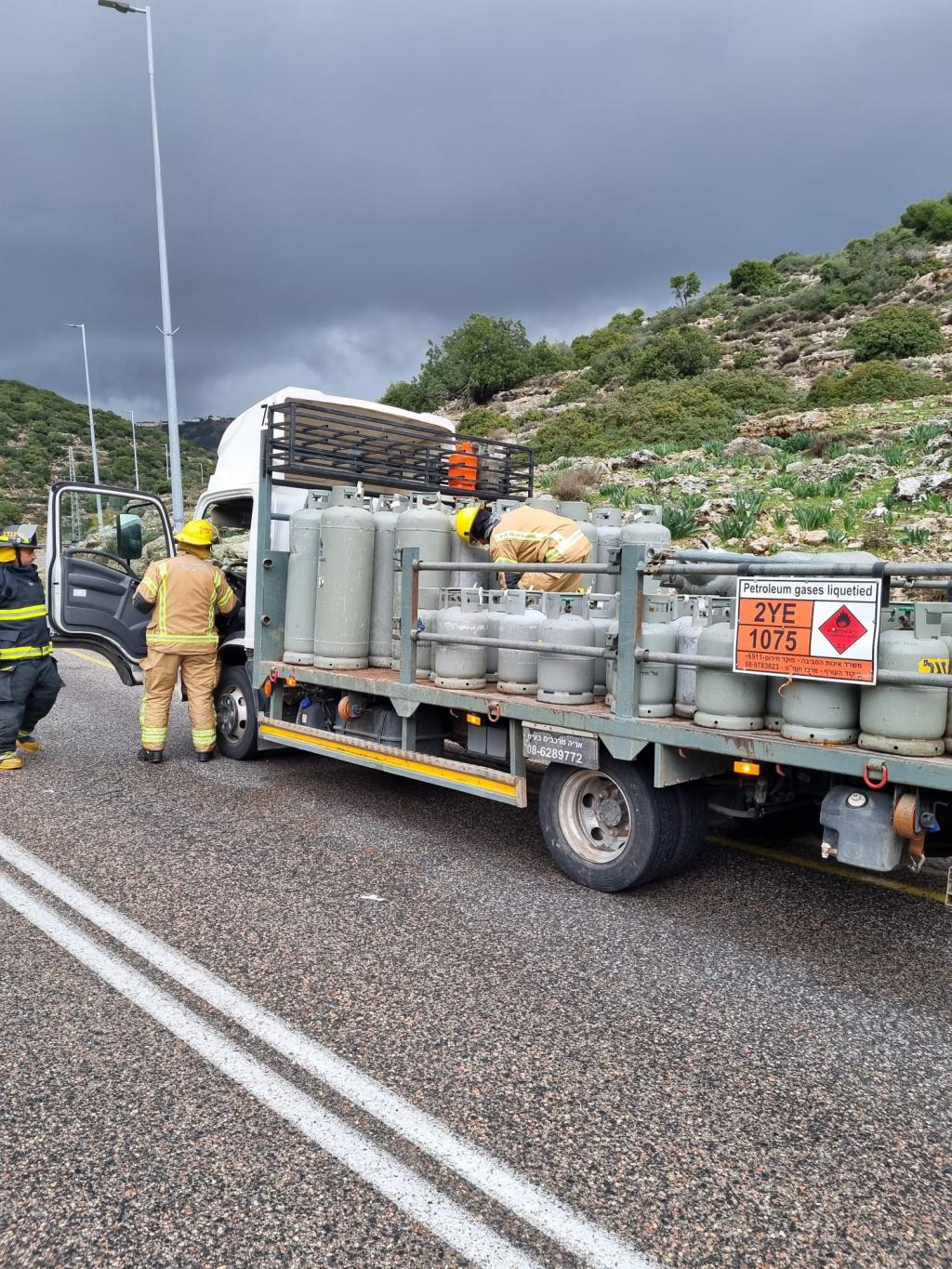בלוני גז נפלו ממשאית כתוצאה מתאונה עם רכב