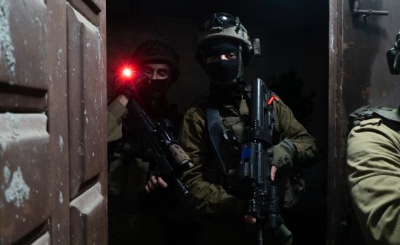 צפו: כוחות צה"ל עצרו מספר מבוקשים ברחבי יו"ש