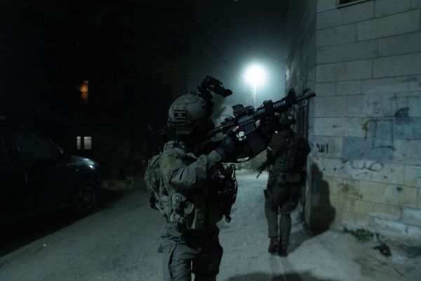 בצל המתיחות: כוחות צה"ל עצרו 3 חשודים ביו"ש