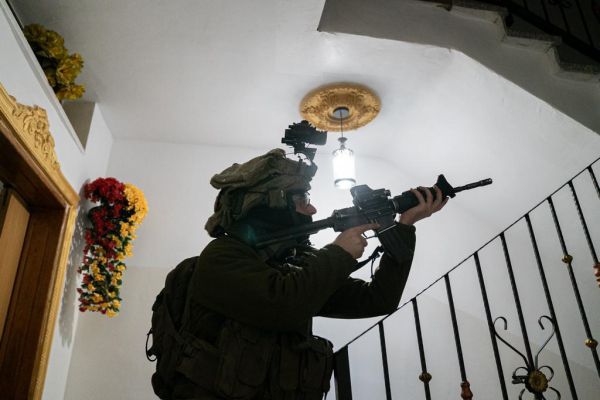 שובר גלים: 19 מבוקשים נעצרו בפעילות לילית