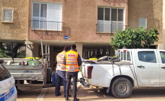 נתניה: בן 67 נפל מגג בניין, מצבו בינוני