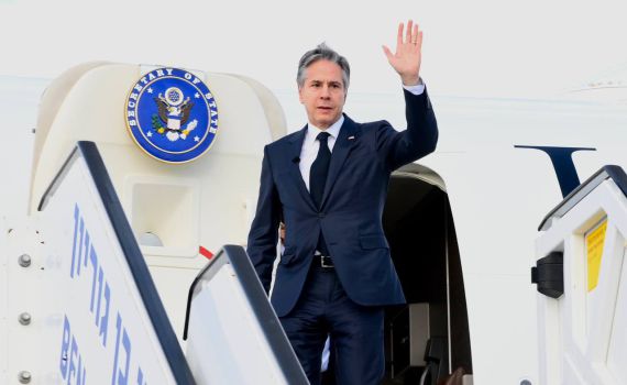 בלינקן נחת בישראל: "מגנים את חגיגות הטרור"