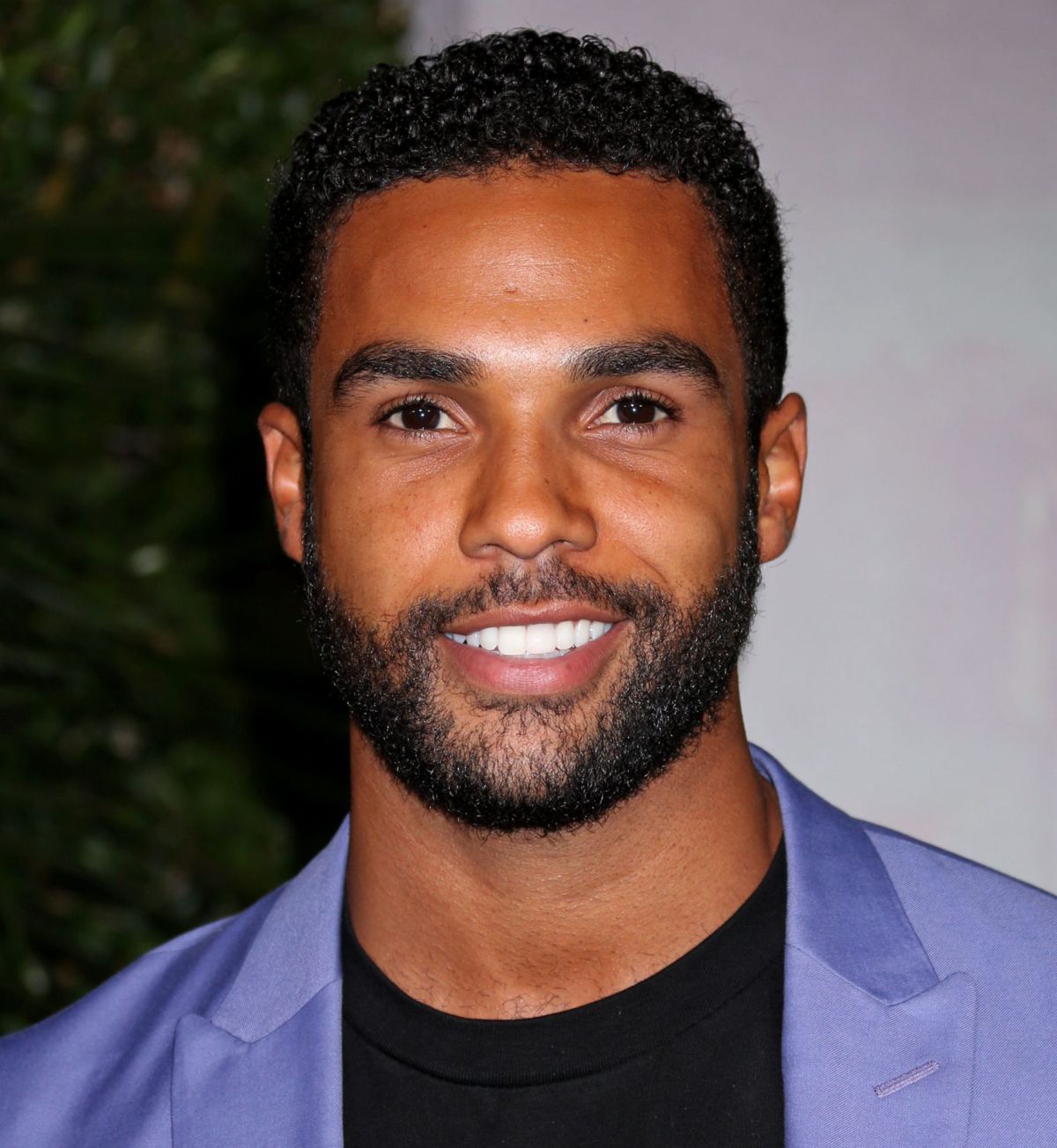 כוכב אמילי בפריז בדרך לתפקיד ג'יימס בונד?