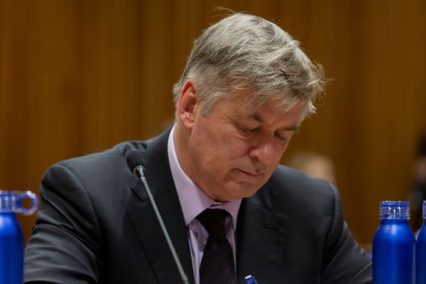 אחרי הטרגדיה על הסט: אלק בולדווין זוכה מאישומים