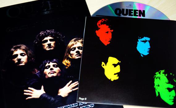 במאי "רפסודיה בוהמית" של קווין ו"אמריקן איידול" נפטר