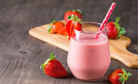 קלי קלות: מתכון למילקשייק עוגת גבינה ותותים