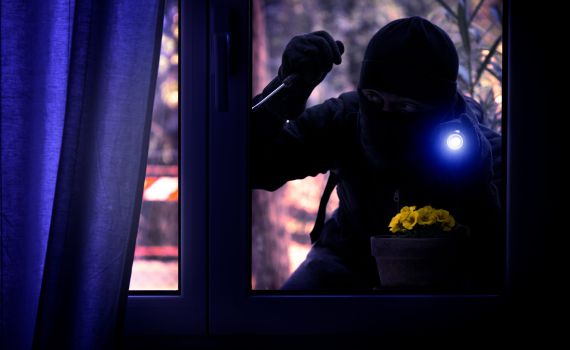 כתב אישום: "לנאשם יש הרגל לפרוץ לבתי כנסת"